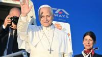 Le pape Léon XIV embarque à bord de l'avion à l'aéroport de Rome Fiumicino le 25 septembre 2026 pour s'envoler vers la France