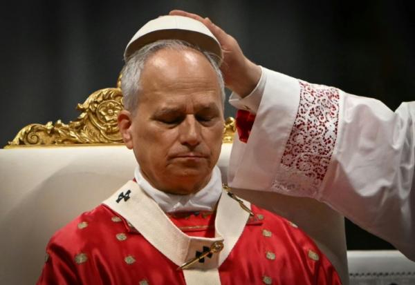 Le pape Léon XIV célèbre une messe le jour de la Pentecôte à la basilique Saint-Pierre au Vatican, le 24 mai 2026