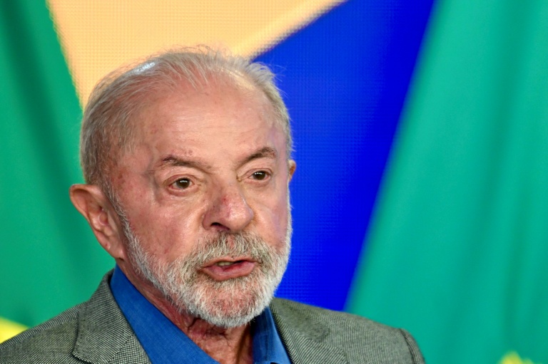 Le président du Brésil et candidat à l'élection présidentielle, Luiz Inácio Lula da Silva, prend la parole au palais du Planalto, à Brasilia, le 14 octobre 2026
