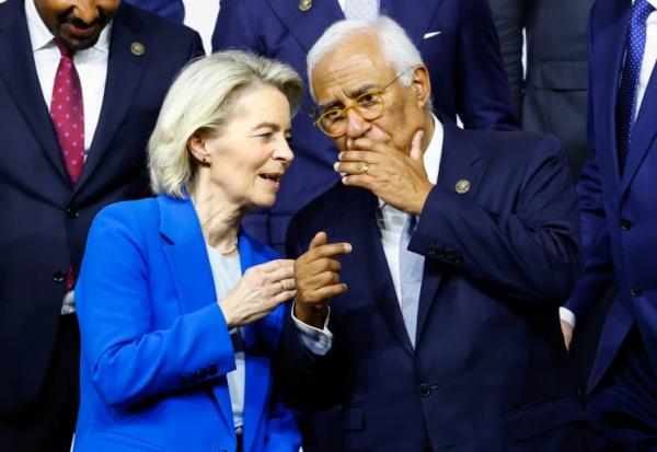 La présidente de la Commission européenne Ursula von der Leyen et du Conseil, Antonio Costa, à Johannesbourg, le 22 novembre 2025