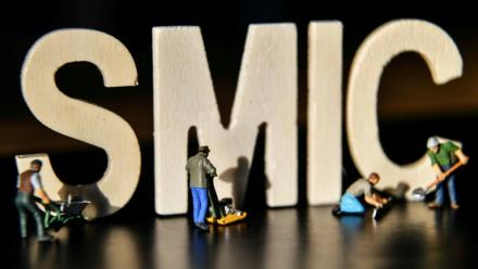 Environ 35 euros net de plus par mois pour un salarié payé au Smic: le salaire minimum augmente lundi de 2,41%, pour suivre l'inflation repartie à la hausse en raison de la guerre au Moyen-Orient