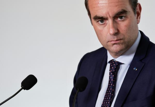 Le Premier ministre Sébastien Lecornu s'exprime lors d'une conférence de presse à l'Hôtel des Invalides, à Paris, le 11 juin 2026