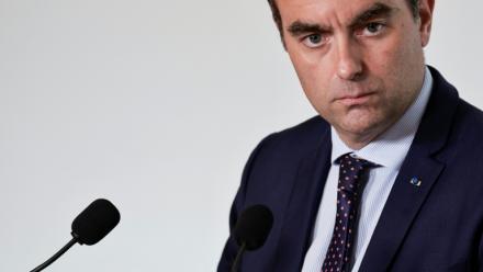 Le Premier ministre Sébastien Lecornu s'exprime lors d'une conférence de presse à l'Hôtel des Invalides, à Paris, le 11 juin 2026