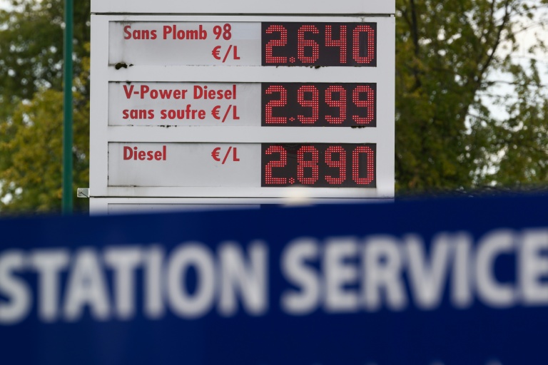 Un panneau indiquant les prix du carburant dans une station-service à Sausheim, en Alsace, le 16 septembre 2026