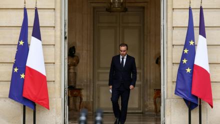 Le Premier ministre sortant Sébastien Lecornu, qui a présenté ce matin la démission de son gouvernement au président Emmanuel Macron, arrive pour faire une déclaration à l'hôtel Matignon, le 6 octobre 2025 à Paris