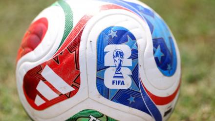 Le ballon officiel de la Fifa lors de l'entraînement du Japon à Monterrey, au Mexique, le 3 juin 2026, à l'approche de la Coupe du monde 2026