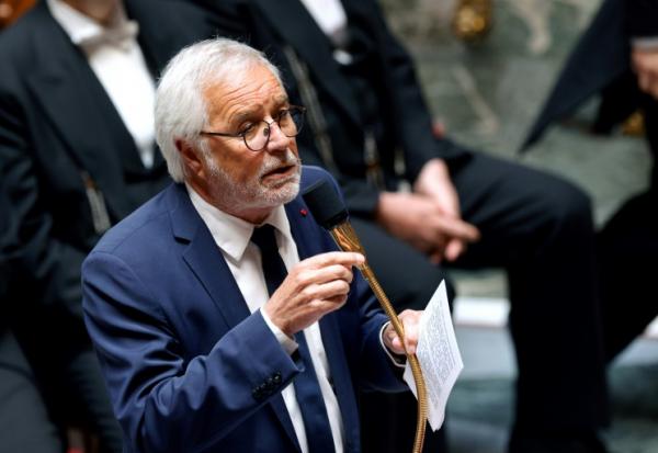 Le ministre de l'Aménagement du territoire François Rebsamen s'exprime à l'Assemblée nationale le 10 juin 2025 à Paris