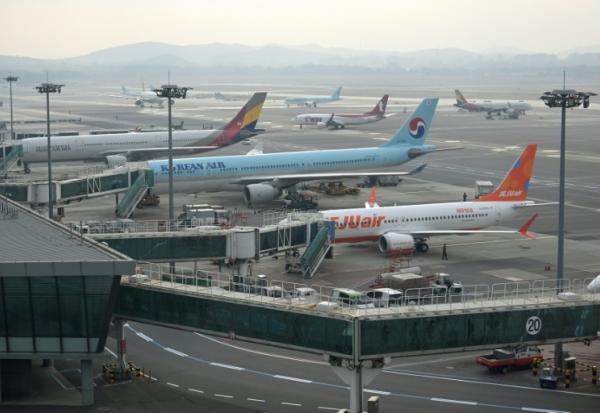 Des avions sur le tarmac de l'aéroport de Séoul, le 13 novembre 2025, en Corée du Sud