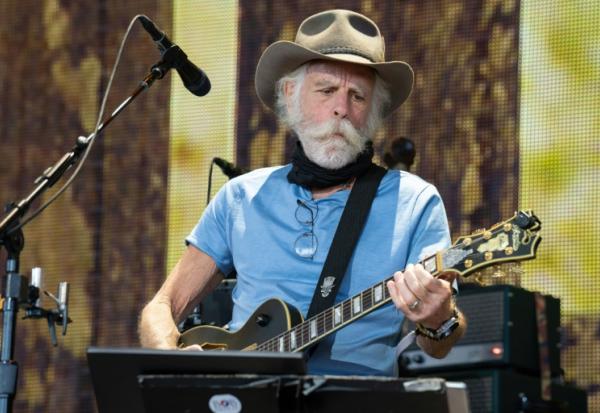 Bob Weir lors d'un concert à Noblesville, dans l'Indiana, le 24 septembre 2023 