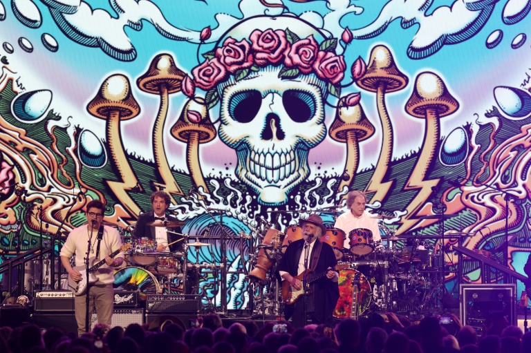 Le groupe Dead & Company avec les anciens des Grateful Dead Bob Weir et Mickey Hart, en concert le 31 janvier 2025 à Los Angeles
