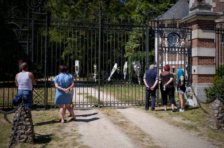 L'entrée de la propriété d'Alain Delon, La Brulerie à Douchy dans le Loiret, le 18 août 2025