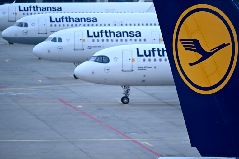 De nombreuses compagnies comme Air India, Emirates ou Air France ou Lufthansa ont supprimé ou dérouté des dizaines de vols vendredi après les frappes israéliennes sur le territoire iranien.