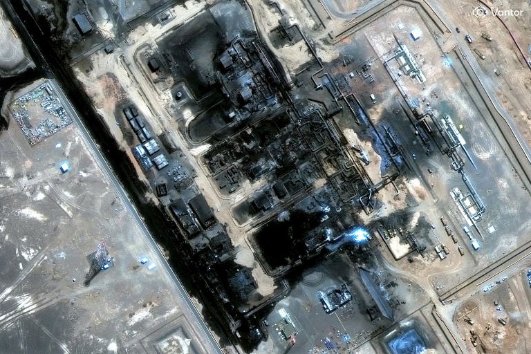 Image satellite fournie par Vantor montrant une station de pompage près de l'oléoduc Est-Ouest (Petroline) de l'Arabie saoudite, à al-Mesabaah, le 13 septembre 2026 après une attaque