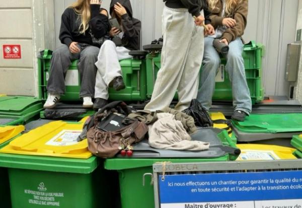 Mobilisation de la jeunesse: le lycée et collège Lamartine à Paris bloqués