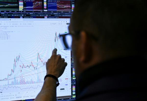 Un opérateur à la Bourse de New York, le 13 juin 2025
