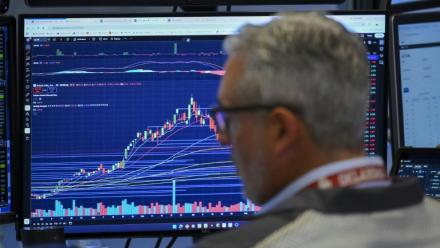Un tradeur à la Bourse de New York le 24 août 2026