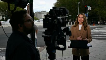 Une journaliste de CNN en duplex près de la Maison Blanche, à Washington, le 19 septembre 2026