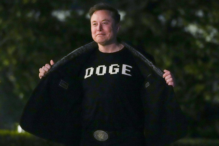 Elon Musk porte un t-shirt
