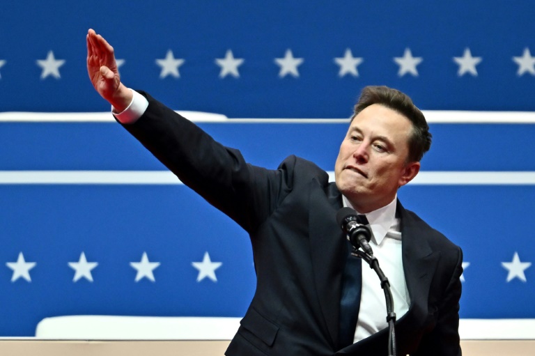 Le geste polémique d'Elon Musk, comparé à un salut nazi, juste après l'investiture de Donald Trump, le 20 janvier 2025 à Washington