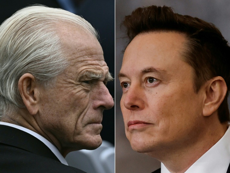 Montage photos du 8 avril 2025 montrant Peter Navarro (g), conseiller au commerce de Donald Trump, et Elon Musk