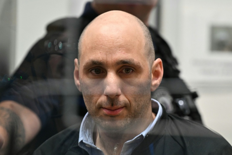 Cédric Jubillar dans la salle d’audience de la cour d’assises du Tarn lors de l’ouverture de son procès pour le meurtre de son épouse, Delphine Jubillar, le 23 septembre 2025 à Albi