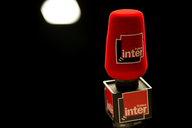 Les personnels de Radio France réunis mercredi en assemblée générale ont demandé à leur direction le retrait de la chronique hebdomadaire attribuée sur France Inter à un responsable du magazine Valeurs actuelles, et ont voté le principe d'une grève