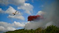 Un avion de la sécurité civile sur les hauteurs de Pouzols-Minervois, dans l'Aude, le 2 juillet 2026