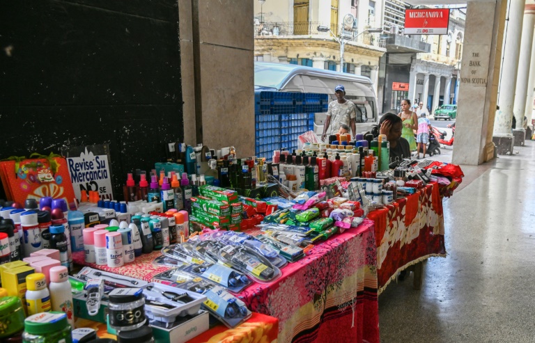 Un stand de vente de produits d'hygiène, à La Havane, le 18 juin 2026