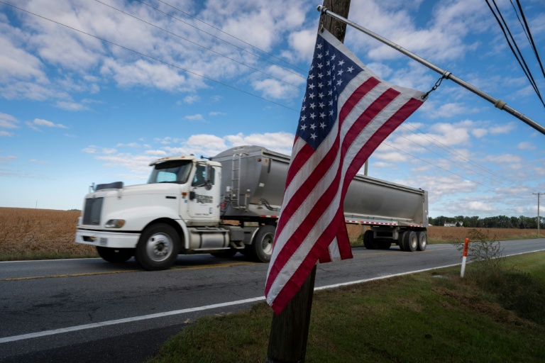 L'agriculteur Travis Hutchison, producteur de soja, au volant de son camion à Cordova, dans le Maryland, le 10 octobre 2025