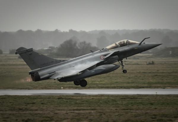 Un Rafale au décollage de la base aérienne 120 de Cazaux, en Gironde, le 29 janvier 2026