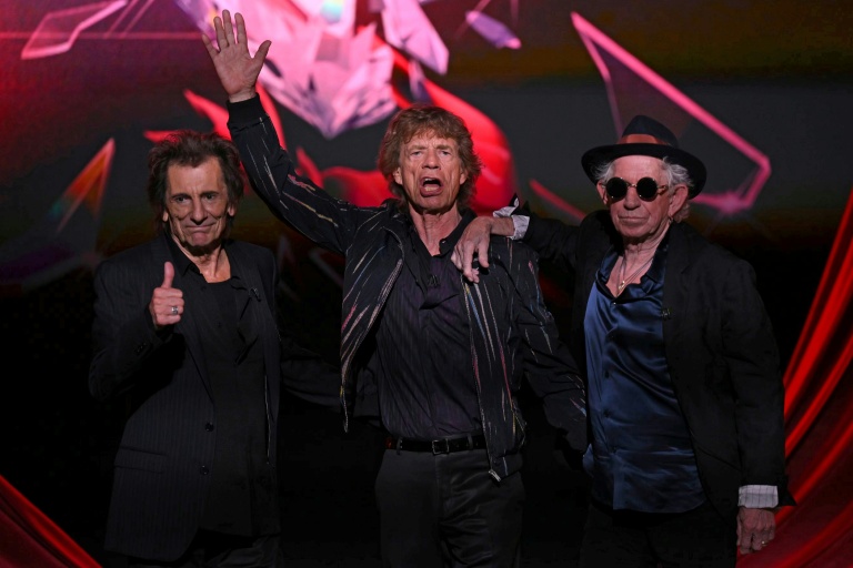 (g-d) Ron Wood, Mick Jagger et Keith Richards, du groupe de rock britannique The Rolling Stones, lors du lancement de leur nouvel album 