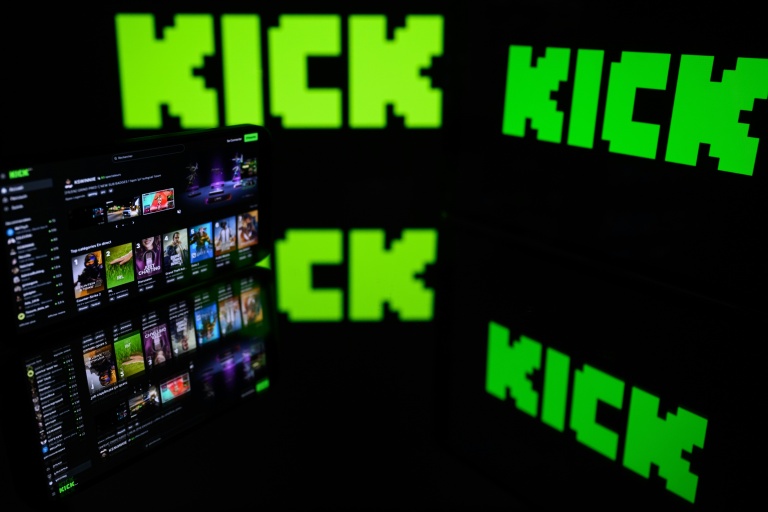Le logo de la plateforme australienne de streaming en direct Kick, à Toulouse, dans le sud-ouest de la France, le 21 août 2025