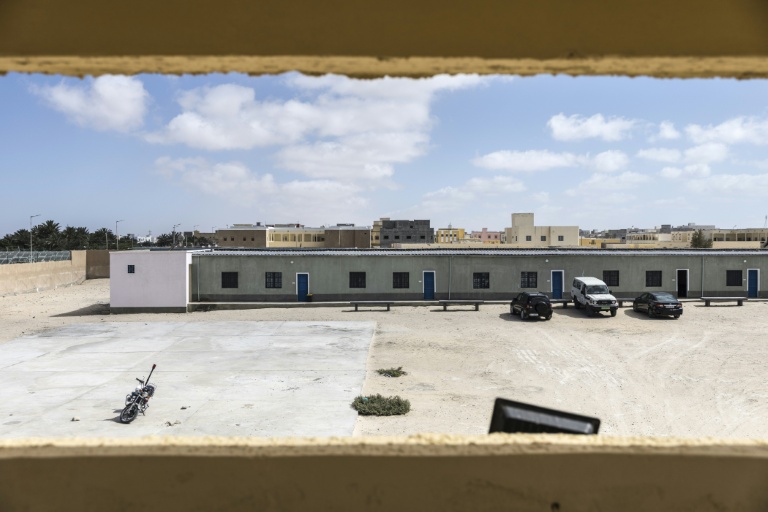 Vue de la cour d'un Centre d'Accueil Temporaire des Etrangers (CATE) à Nouadhibou, le 23 avril 2026.