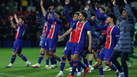 Les joueurs du PSG fêtent leur succès contre Brest, synonyme de 14e de titre de champion de France assuré, le 10 mai 2026 au Parc des Princes