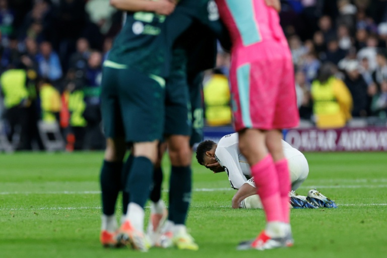 Le Madrilène Jude Bellingham à la fin de la rencontre de C1 perdue contre Manchester City le 10 décembre 2025 dans le stade Santiago Bernabeu à Madrid 