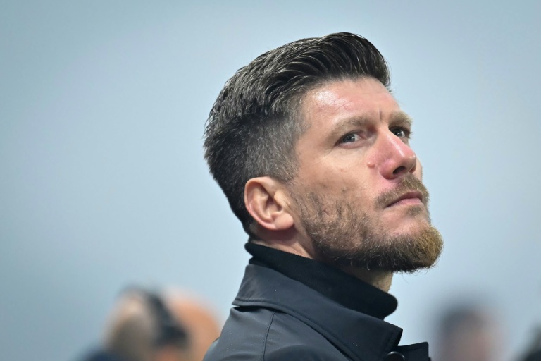 L'entraîneur belge de l'AS Monaco Sébastien Pocognoli lors d'un match de Ligue 1 à Rennes, le 22 novembre 2025