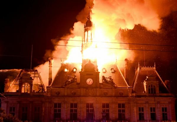 La mairie de Limoges incendiée le 17 octobre 2026, jour de mobilisation nationale contre la "vie chère"