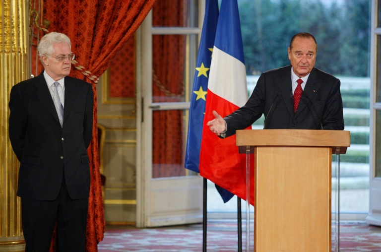 Lionel Jospin, alors Premier ministre, au côté du président Jacques Chirac le 28 janvier 2002 au Palais de l'Elysée à Paris