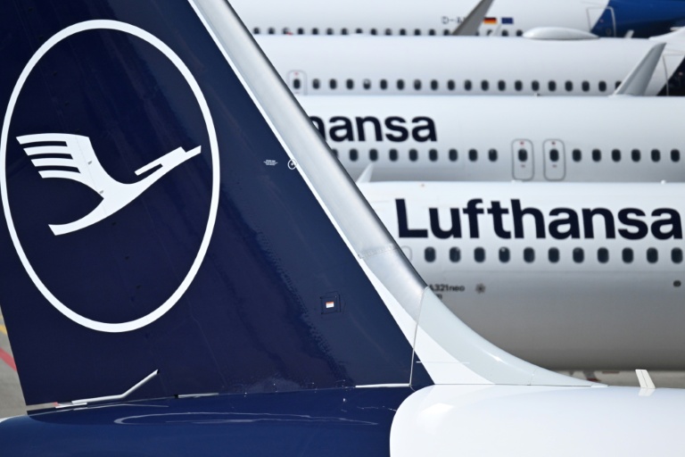 Des avions de la compagnie aérienne allemande Lufthansa sur le tarmac de l'aéroport de Francfort, le 15 avril 2026