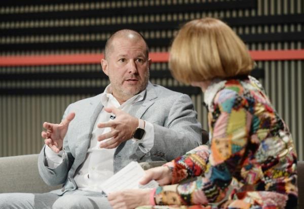 Jony Ive discute avec la papesse de la mode Anna Wintour au sommet WIRED25, le 15 octobre 2018 à San Francisco