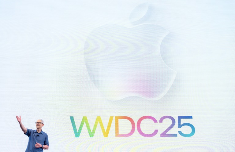 Le PDG d'Apple Tim Cook intervient lors de la Conférence annuelle des développeurs, le 9 juin 2025 à Cupertino, en Californie