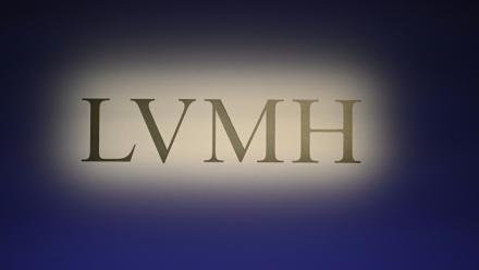 Logo de LVMH, lors de la présentation des résultats annuels du groupe, Paris, le 26 janvier 2022