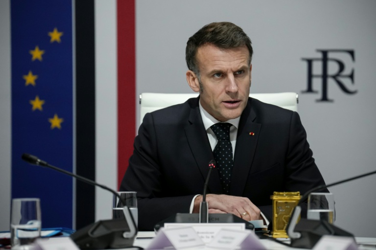 Le président Emmanuel Macron s'exprime lors d'un conseil de défense à l'Elysée, le 1er mars 2026 à Paris