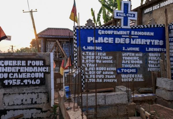 Le "mur des martyrs" du village de Bahouan, au Cameroun, rendant hommage aux victimes de la "Guerre pour l'indépendance du Cameroun", le 25 janvier 2025