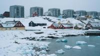 Des immeubles et des maisons sont photographiés à Nuuk, Groenland, le 24 mars 2025