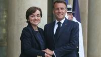 Le président français Emmanuel Macron et la première ministre du Québec, Christine Fréchette, à son arrivée au palais de l'Élysée à Paris, le 18 mai 2026