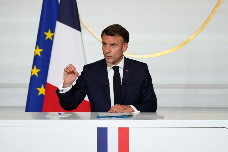Le président Emmanuel Macron au Palais de l'Elysée à Paris, le 13 juin 2025