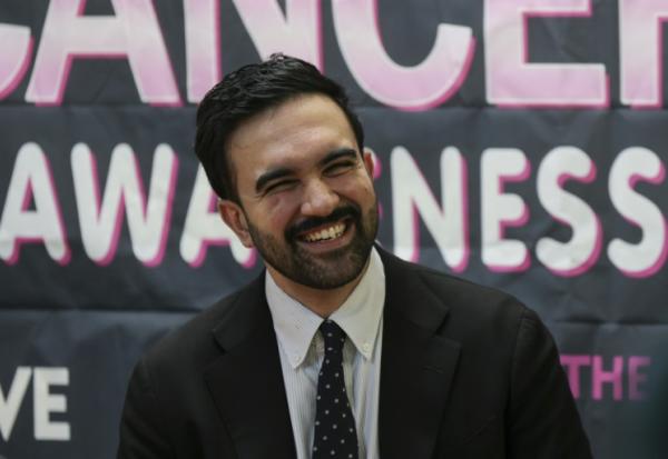 Le candidat à la mairie de New York Zohran Mamdani lors d'un événement à Brooklyn, New York, le 30 octobre 2025