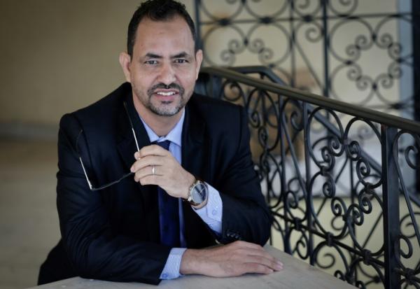 Le porte-parole du front de libération de l'Azawad (FLA), Mohamed Elmaouloud Ramadane, le 29 avril 2026 à Paris