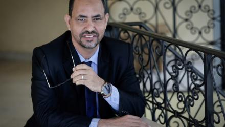 Le porte-parole du front de libération de l'Azawad (FLA), Mohamed Elmaouloud Ramadane, le 29 avril 2026 à Paris